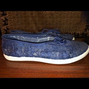 NEVER WORN blue lace flats